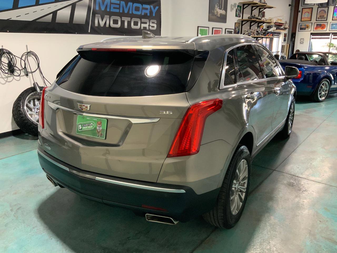 Used 2017 Cadillac XT5 Luxury FWD image 3