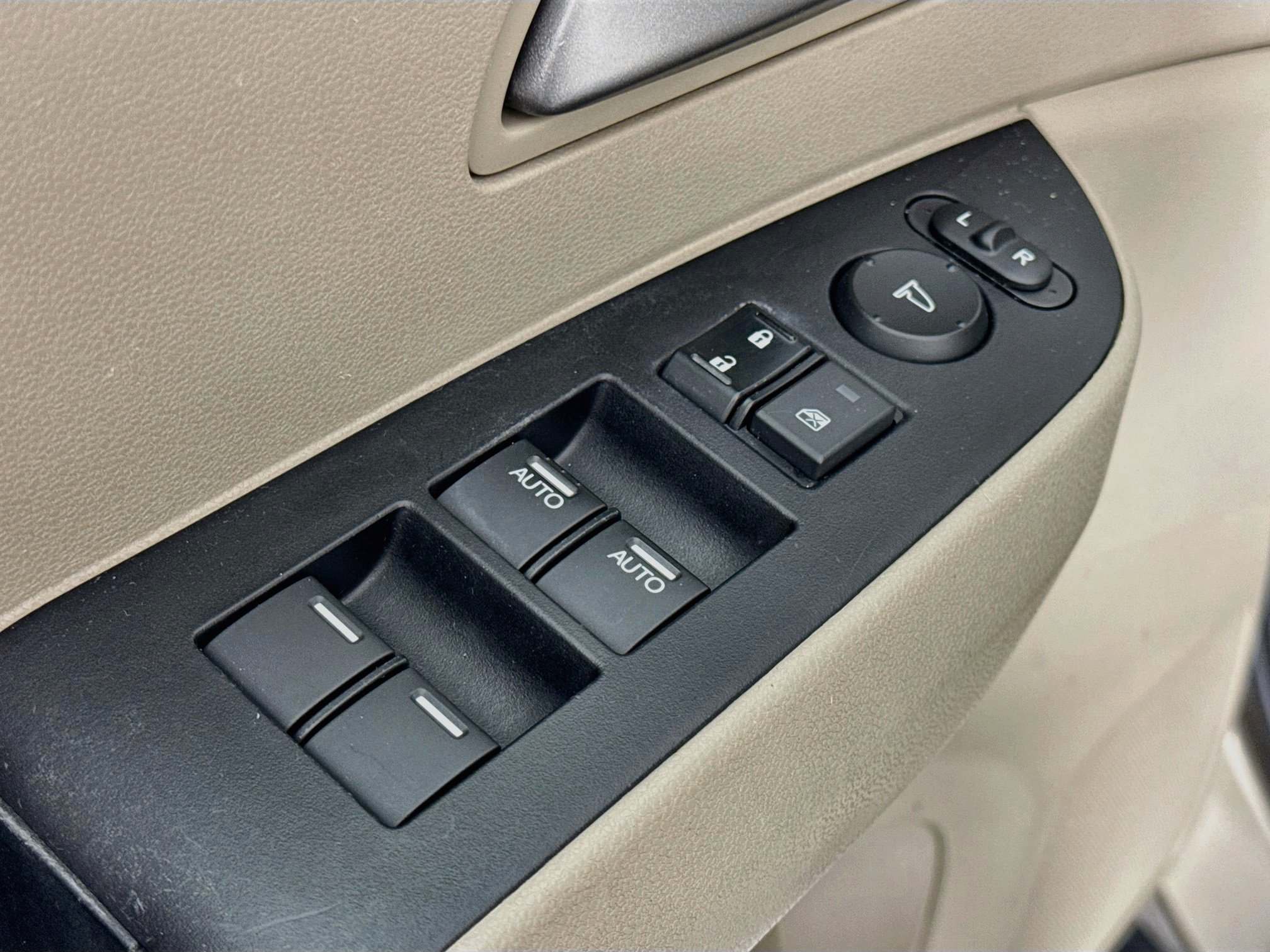 Used 2013 Honda Odyssey EX-L image 17
