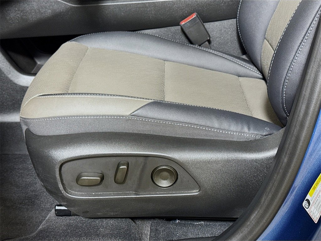 Used 2025 Chevrolet Equinox LT w/ Convenience Package II image 17