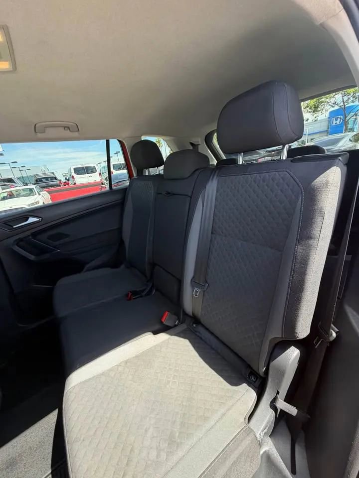 Used 2018 Volkswagen Tiguan S FWD image 8