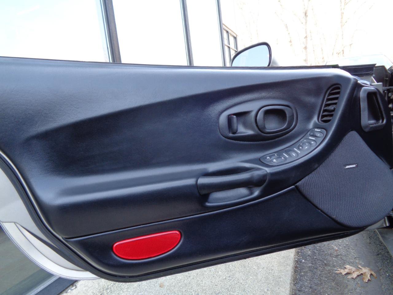 Used 2002 Chevrolet Corvette Convertible w/ Preferred Equipment Group2 image 17