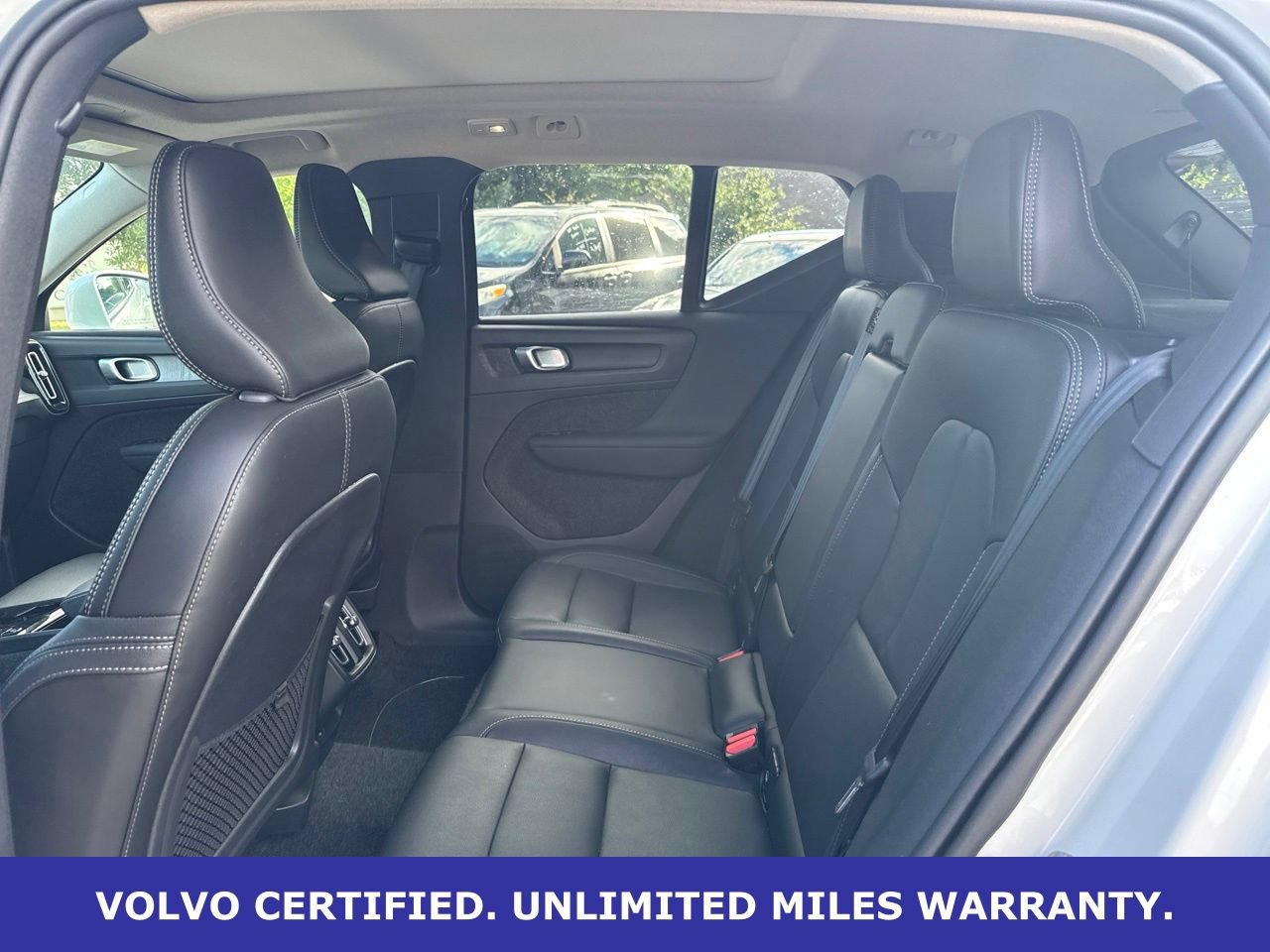 Certified 2025 Volvo XC40 B5 Plus AWD/4WD image 14