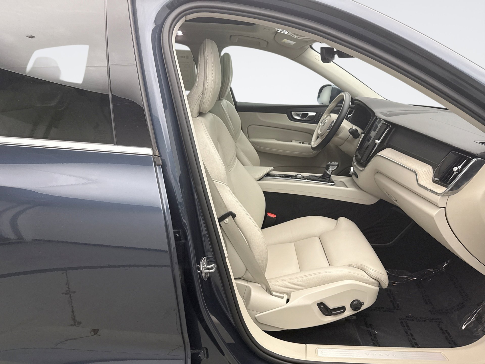 Used 2020 Volvo XC60 T6 Inscription w/ Protection Package Premier image 18