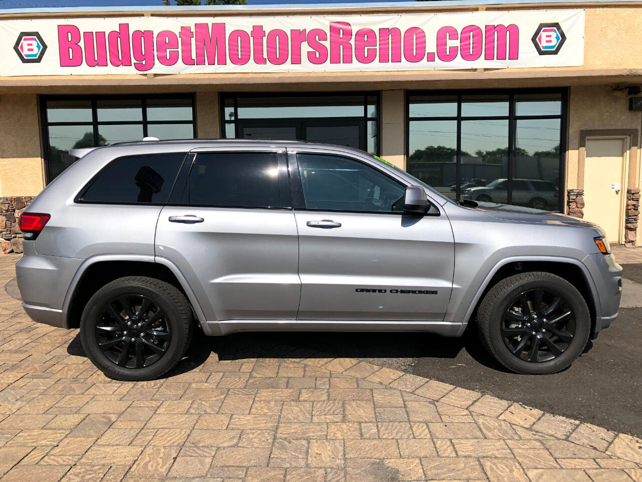 Used 2020 Jeep Grand Cherokee Altitude image 1