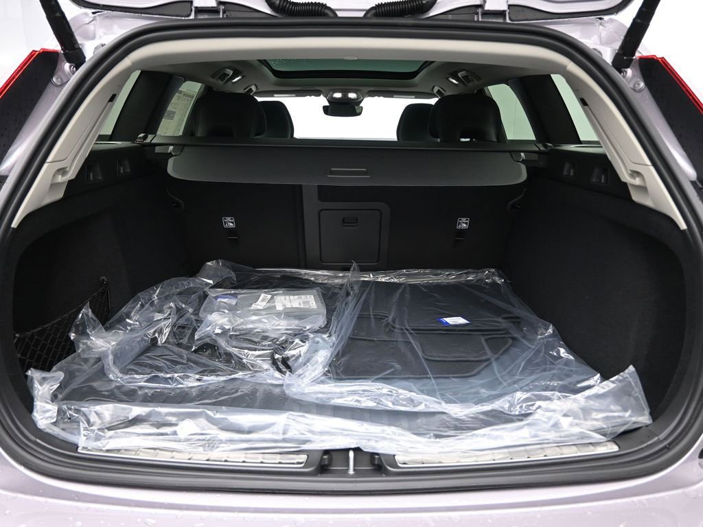 New 2026 Volvo V60 B5 Cross Country Plus w/ Climate Package image 25