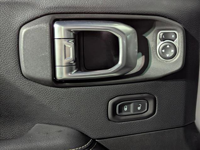 Used 2018 Jeep Wrangler Unlimited Sahara image 11