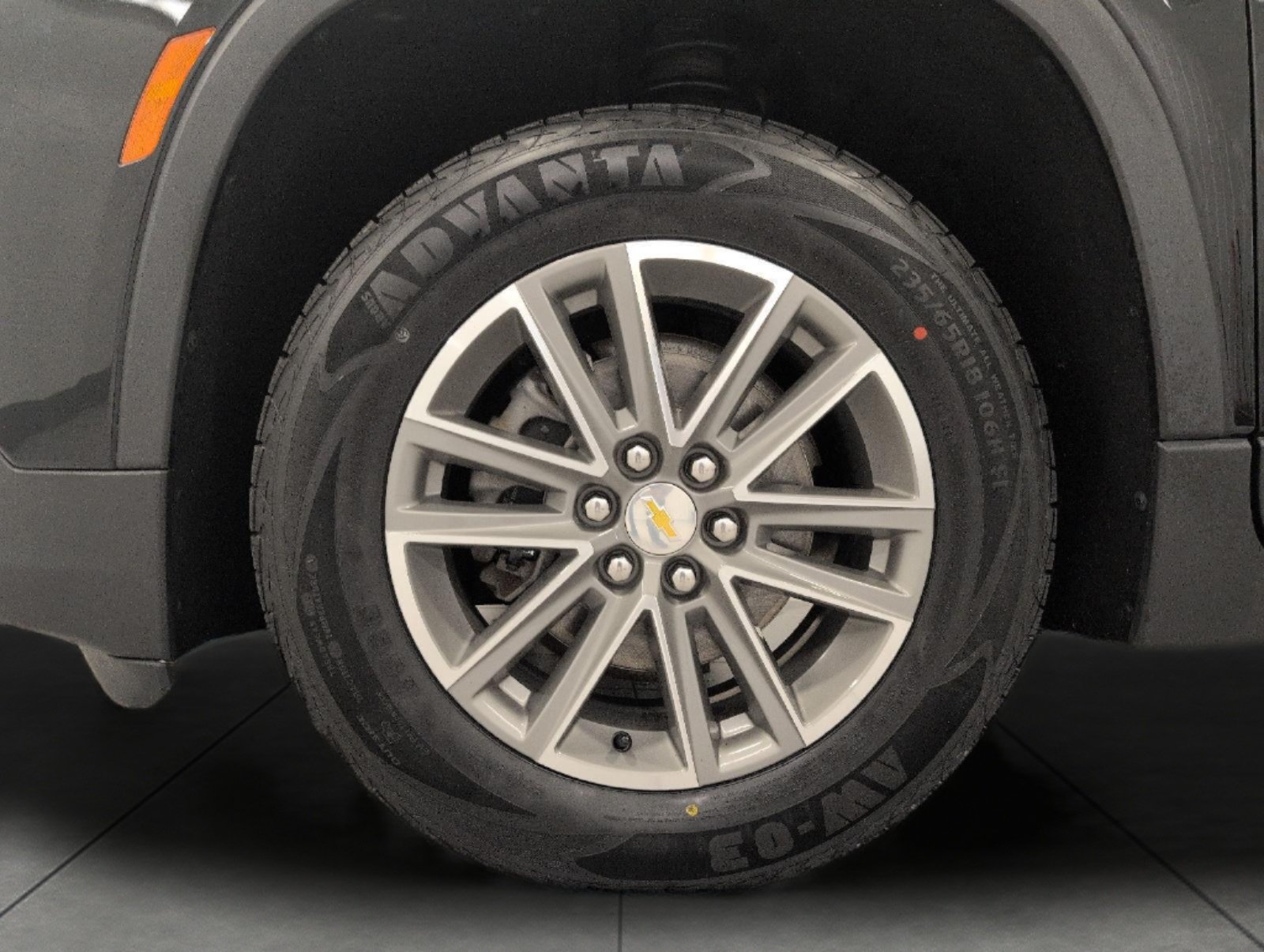 Used 2023 Chevrolet Traverse LT AWD/4WD image 3