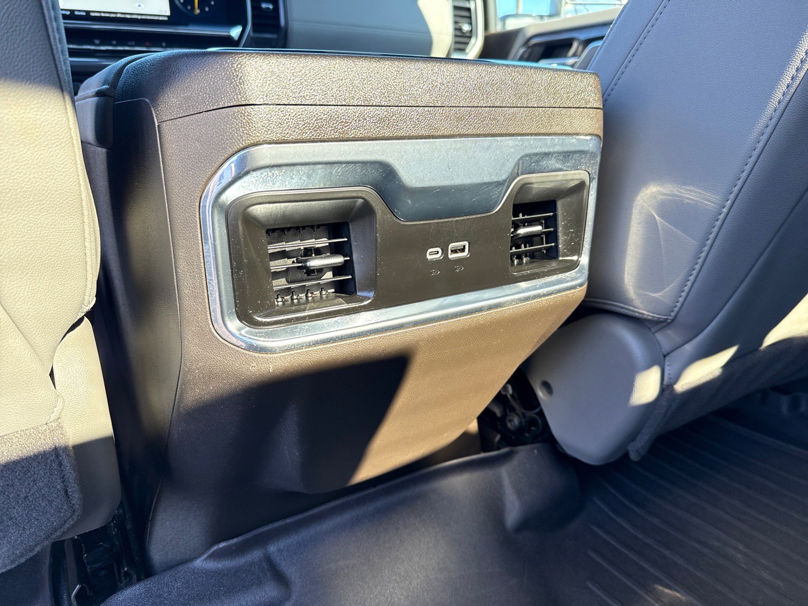 Used 2024 Chevrolet Silverado 3500 LTZ w/ LTZ Convenience Package image 27