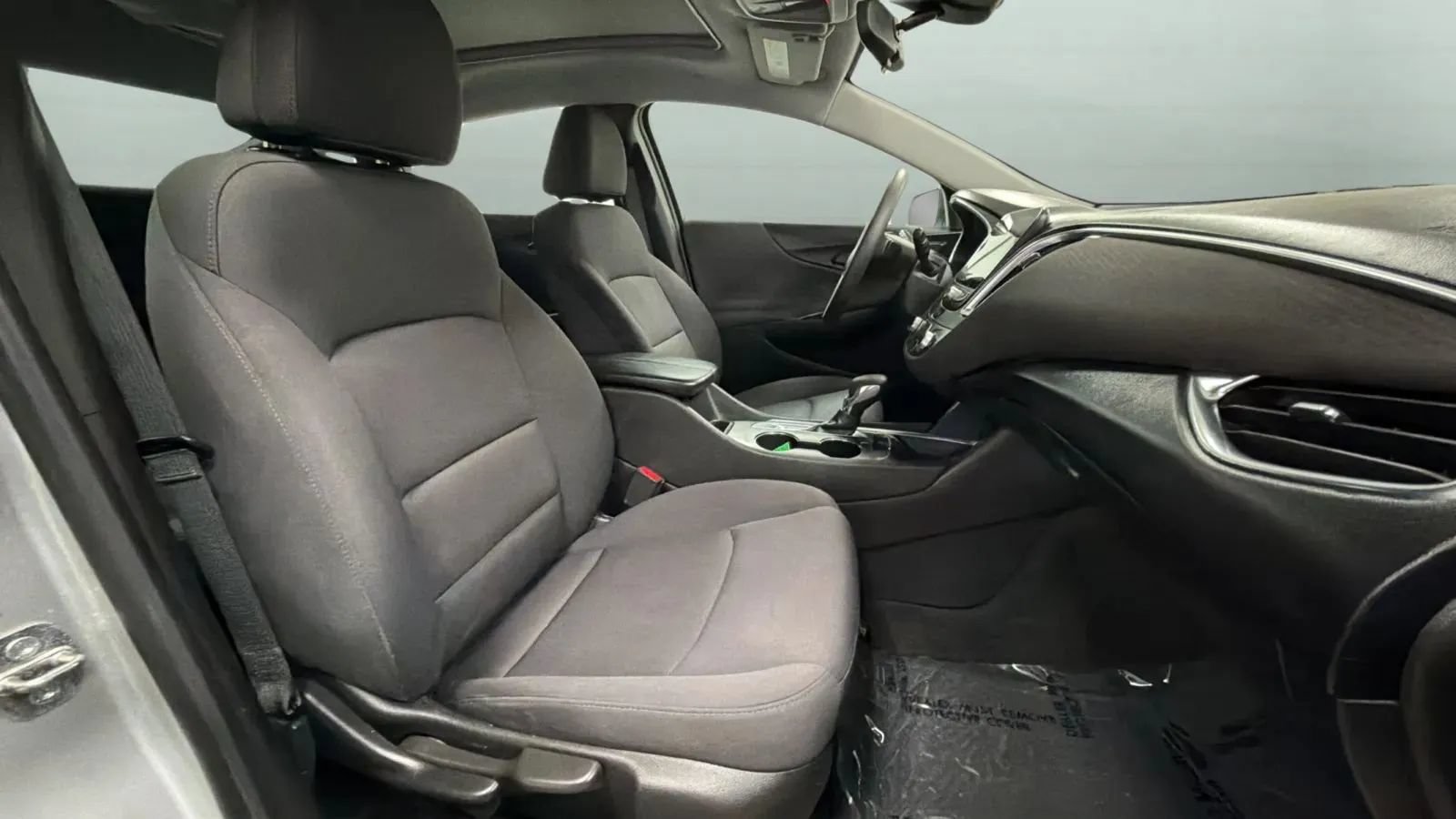 Used 2021 Chevrolet Malibu LT FWD image 22