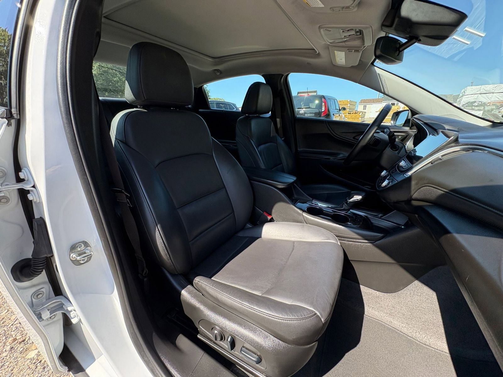 Used 2024 Chevrolet Malibu LT image 36