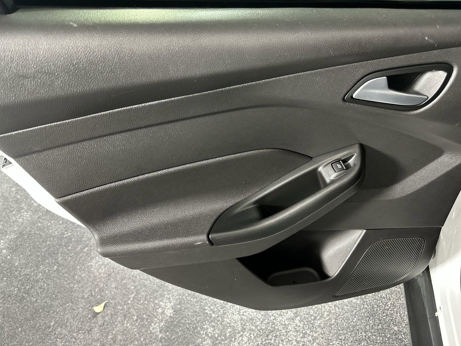 Used 2018 Ford Focus SE FWD image 34