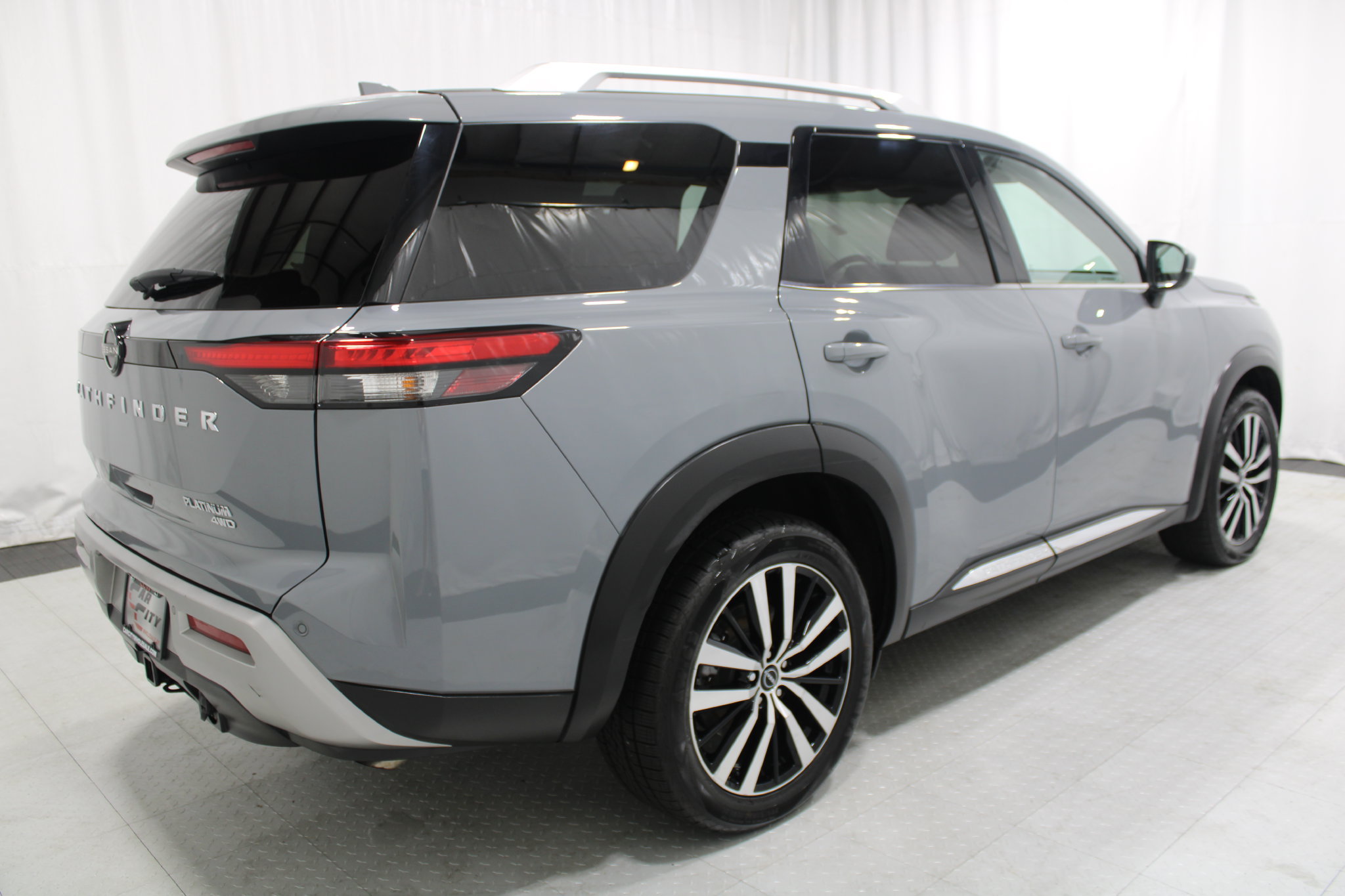 Used 2023 Nissan Pathfinder Platinum w/ Cargo Package AWD/4WD image 6