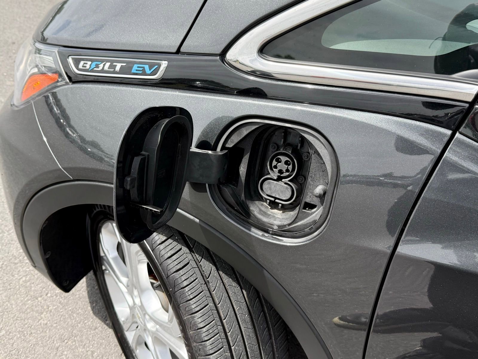 Used 2018 Chevrolet Bolt LT FWD image 6