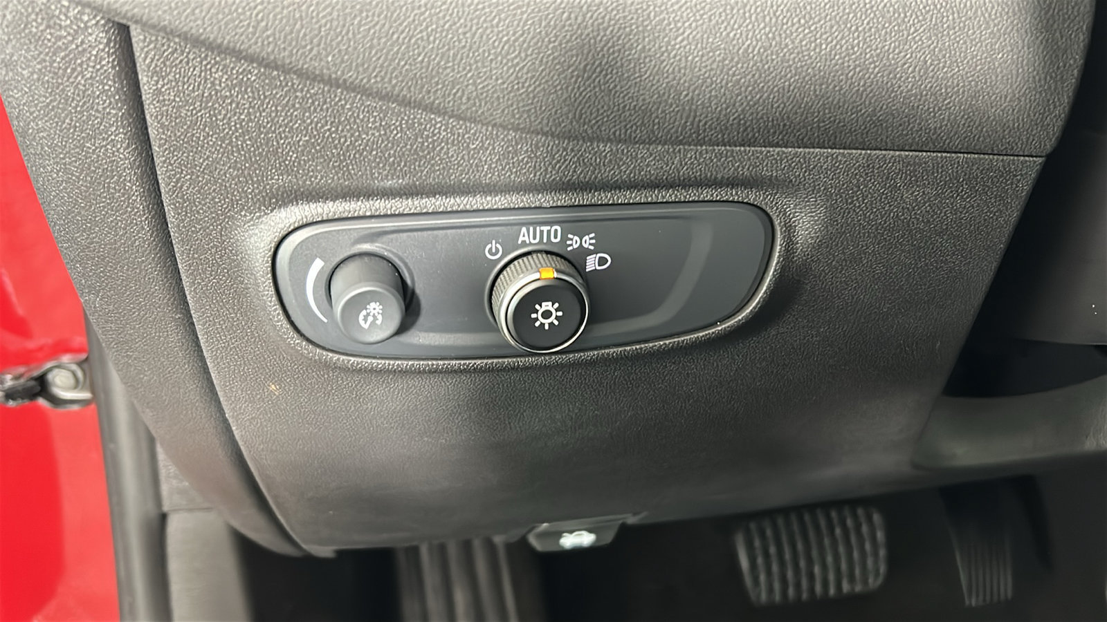 Used 2024 Chevrolet Equinox LT FWD image 24