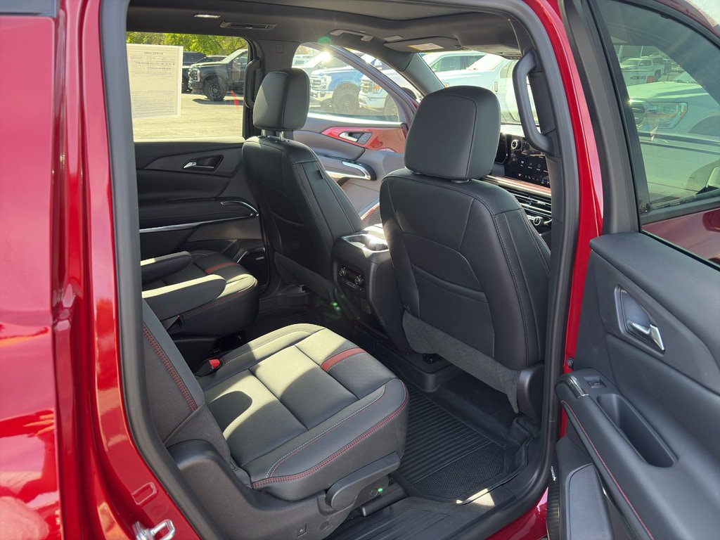Used 2025 Chevrolet Traverse RS AWD/4WD image 26