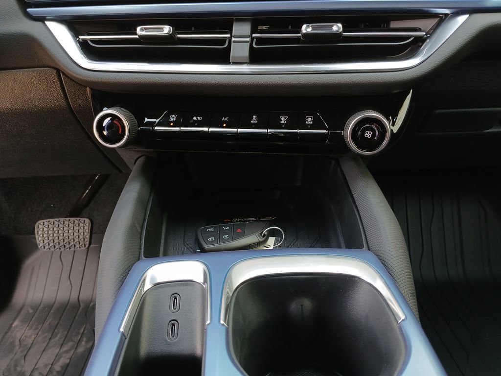 New 2025 Chevrolet Equinox EV LT image 17