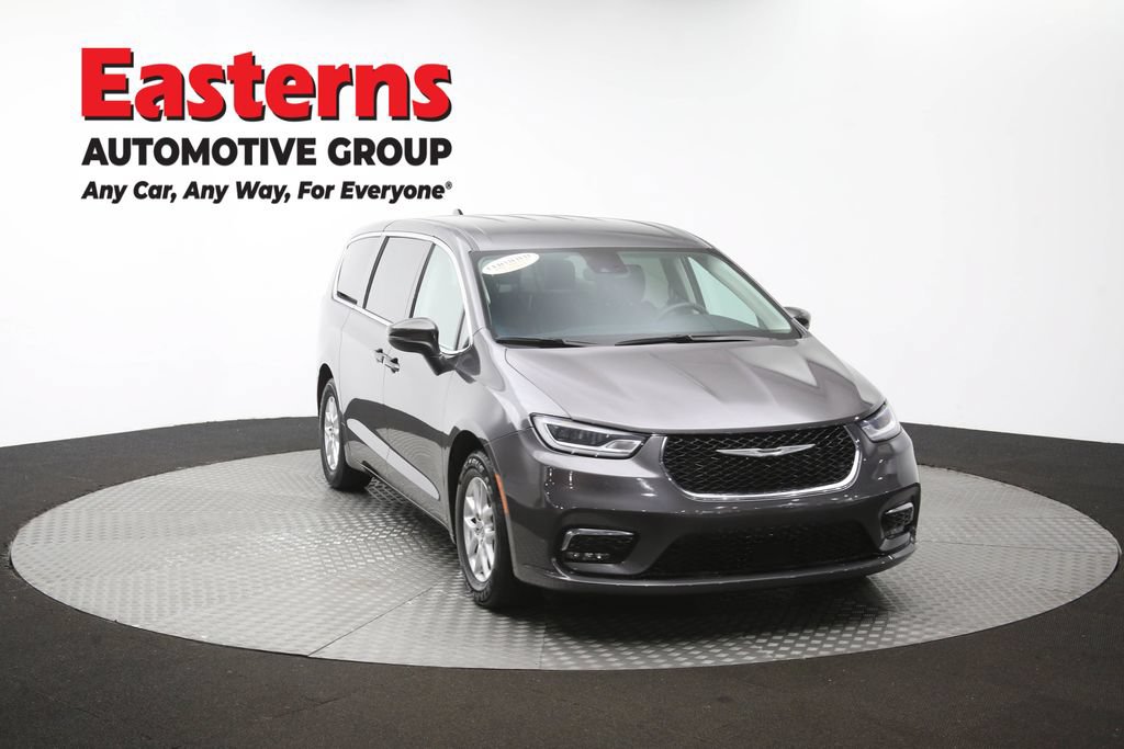 Used 2023 Chrysler Pacifica Touring-L FWD image 52