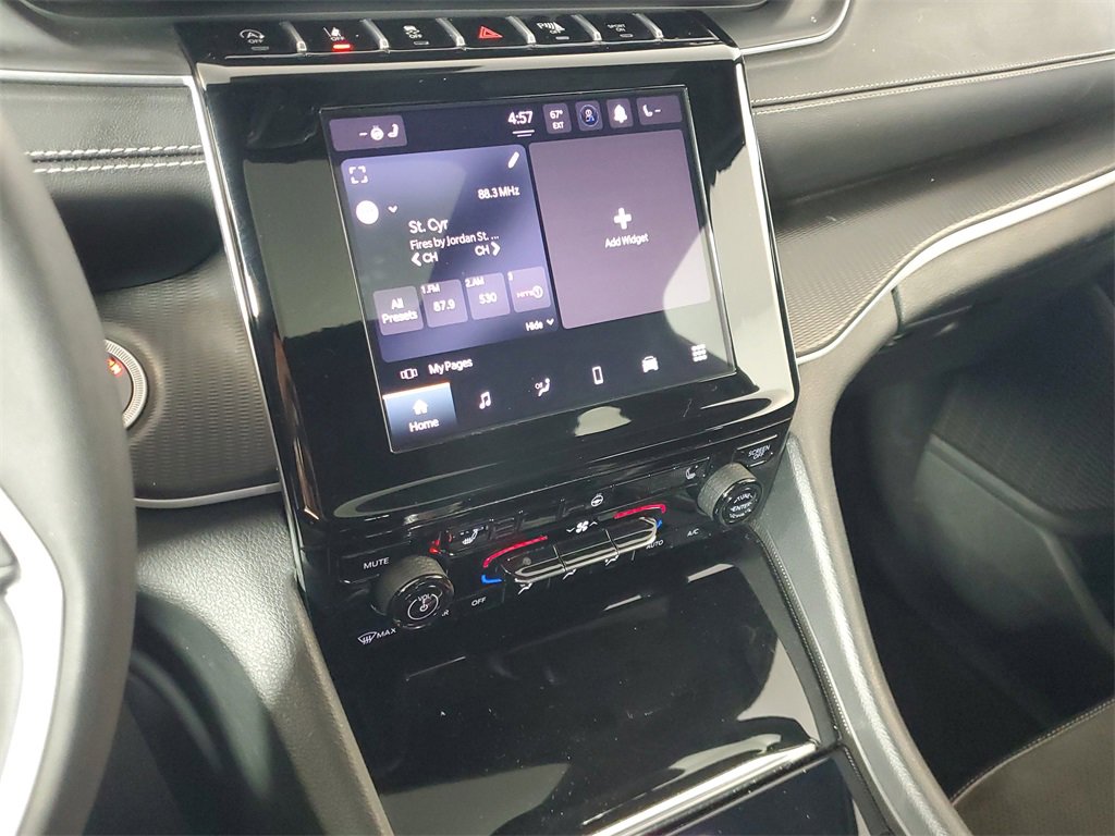 Used 2024 Jeep Grand Cherokee L Altitude image 18