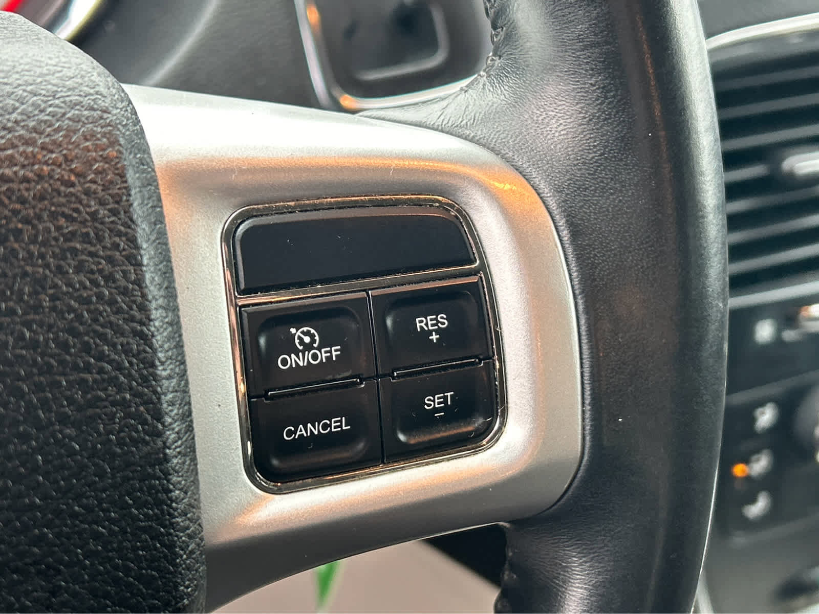 Used 2014 Dodge Grand Caravan SXT w/ UConnect Hands-Free Group image 25