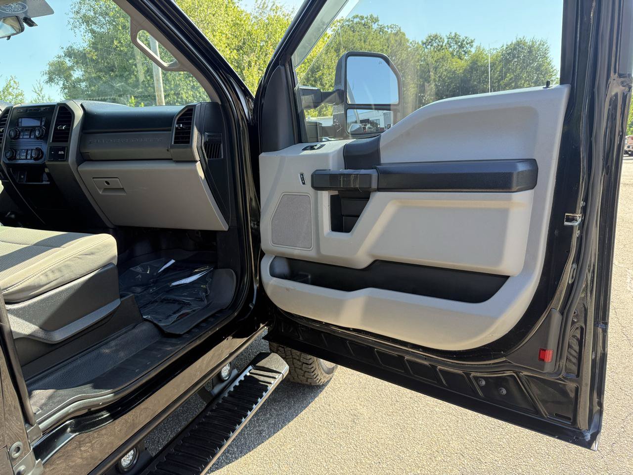Used 2017 Ford F250 XL w/ Power Equipment Group AWD/4WD image 22