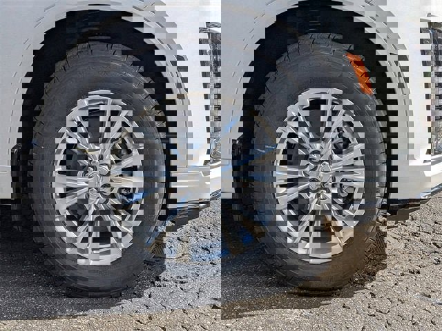 New 2025 Cadillac XT6 Luxury image 11