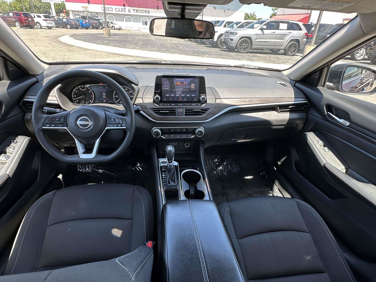 Used 2024 Nissan Altima 2.5 SV FWD image 8