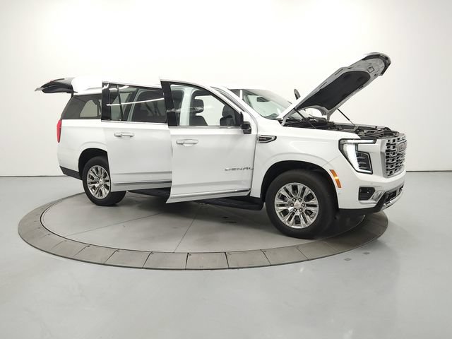Used 2025 GMC Yukon XL Denali AWD/4WD image 10