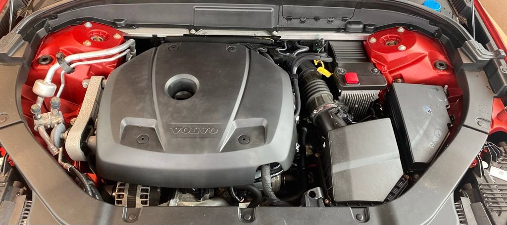 Used 2021 Volvo XC60 T6 Momentum image 9