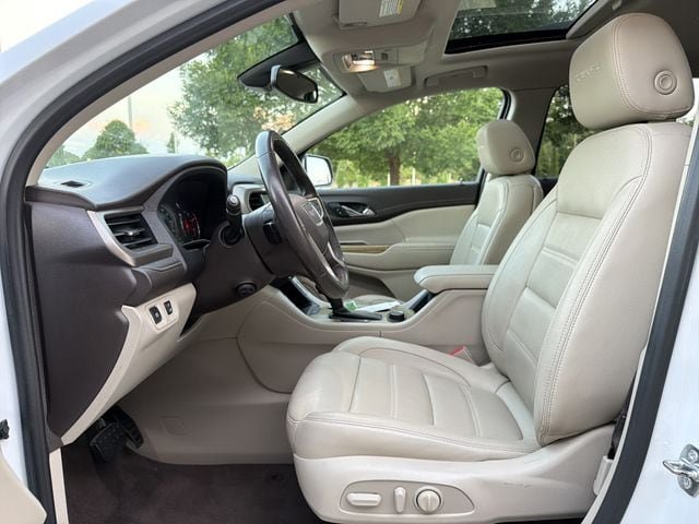 Used 2019 GMC Acadia Denali w/ Technology Package FWD image 11