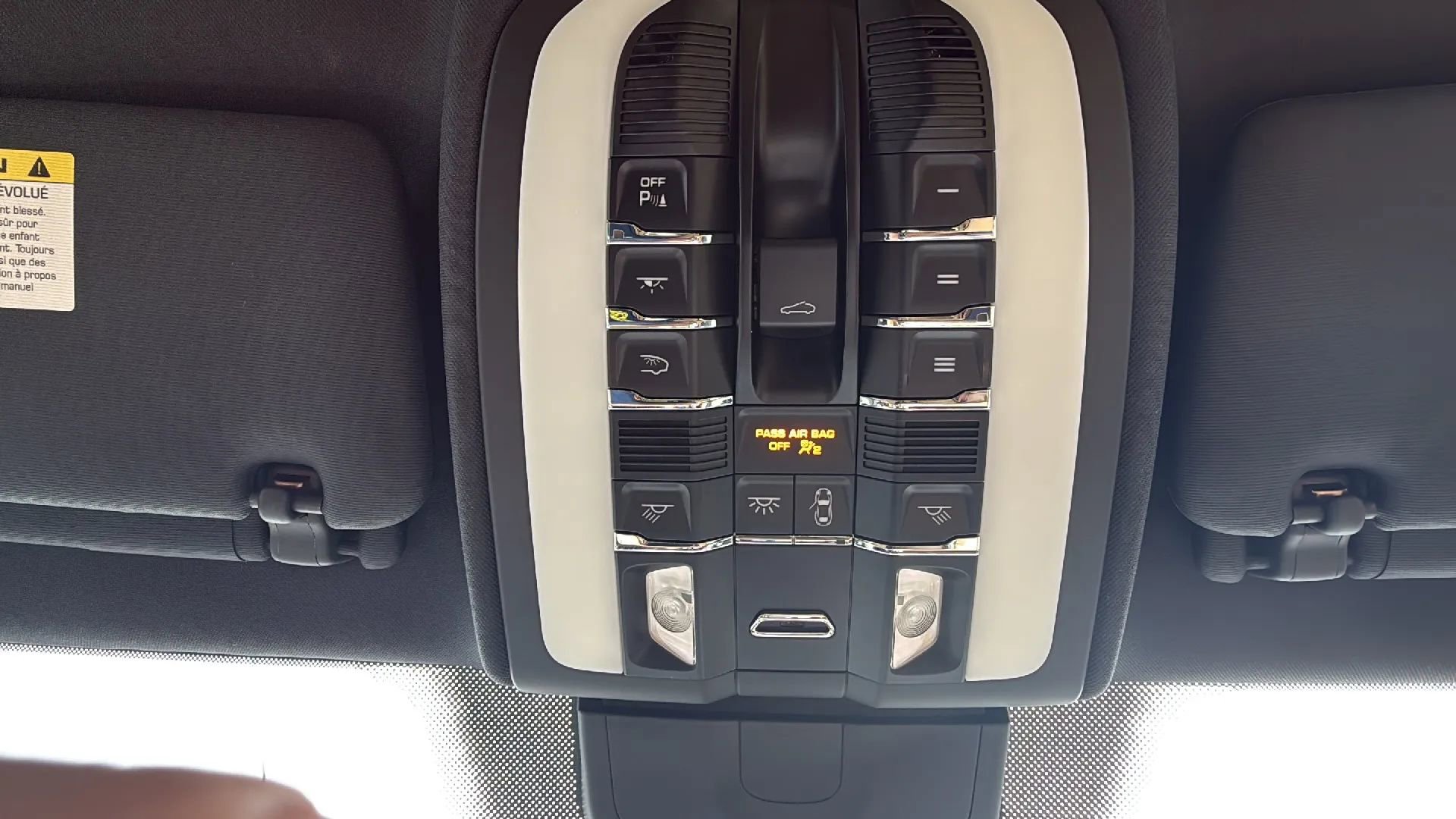 Used 2017 Porsche Cayenne w/ Premium Package image 18