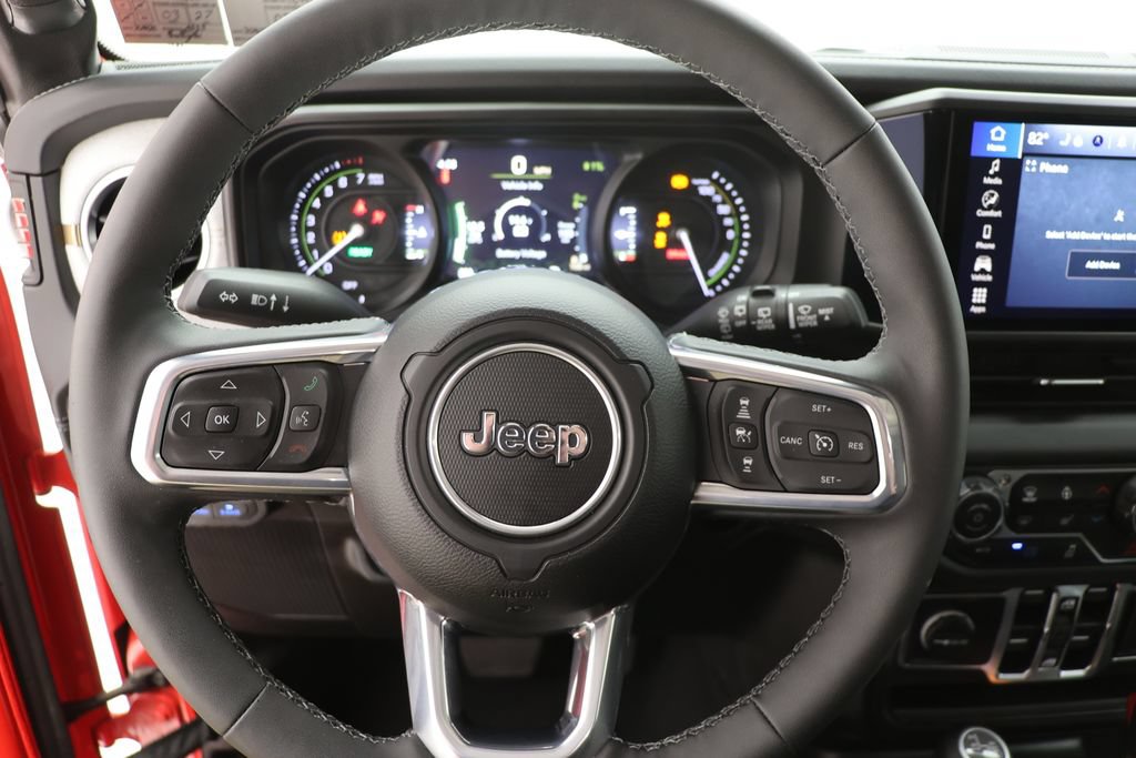 Used 2025 Jeep Wrangler Unlimited Sahara AWD/4WD image 17