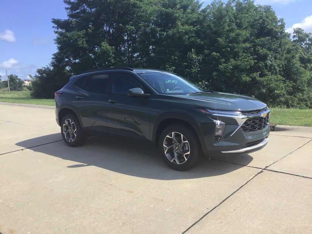 New 2025 Chevrolet Trax LT w/ Driver Confidence Package