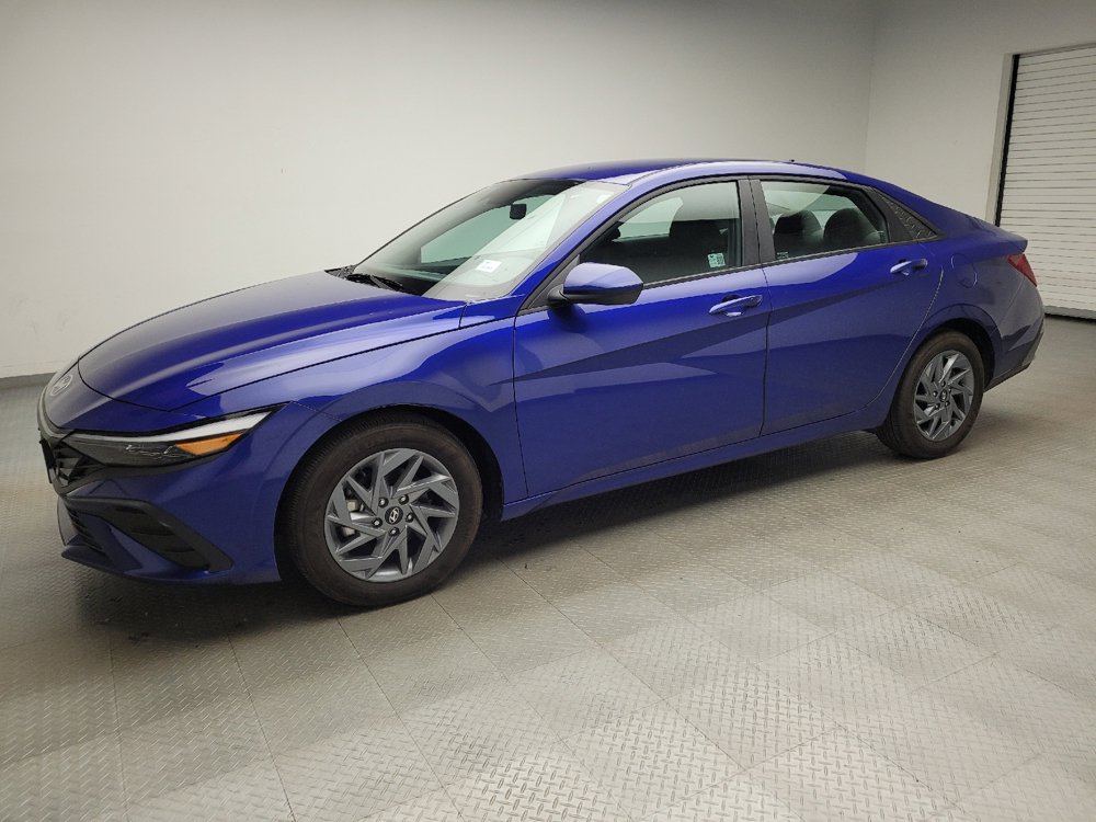 Used 2024 Hyundai Elantra SEL FWD image 2