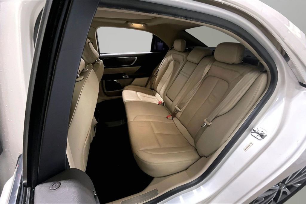 Used 2019 Lincoln Continental Select w/ Continental Climate Package image 22