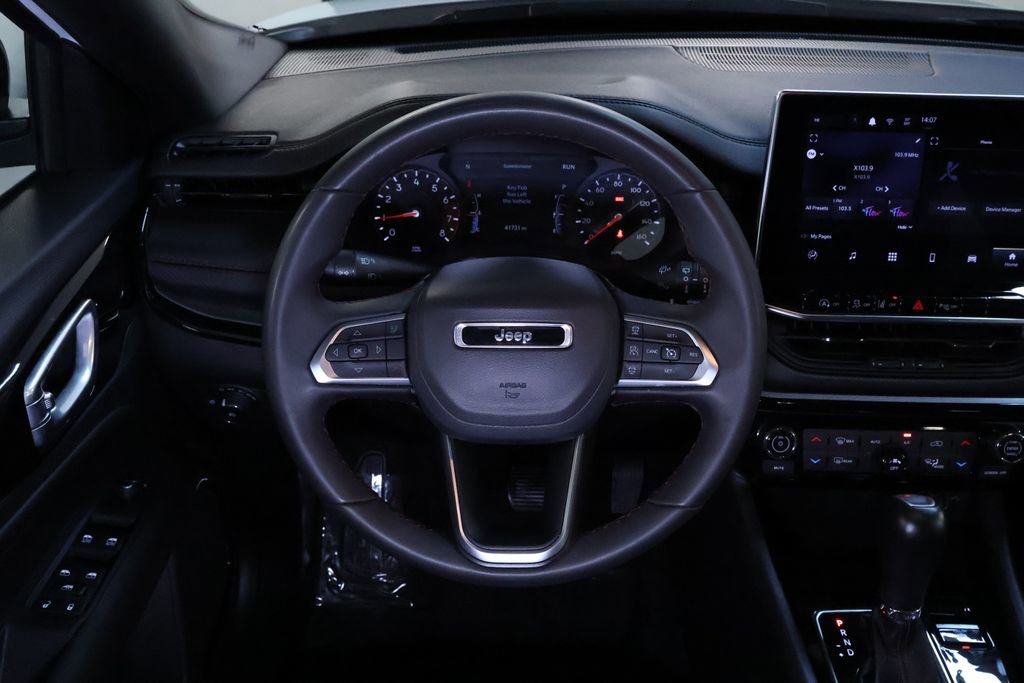 Used 2025 Jeep Compass Trailhawk AWD/4WD image 19