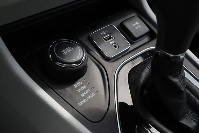 Used 2019 Jeep Cherokee Limited AWD/4WD image 30