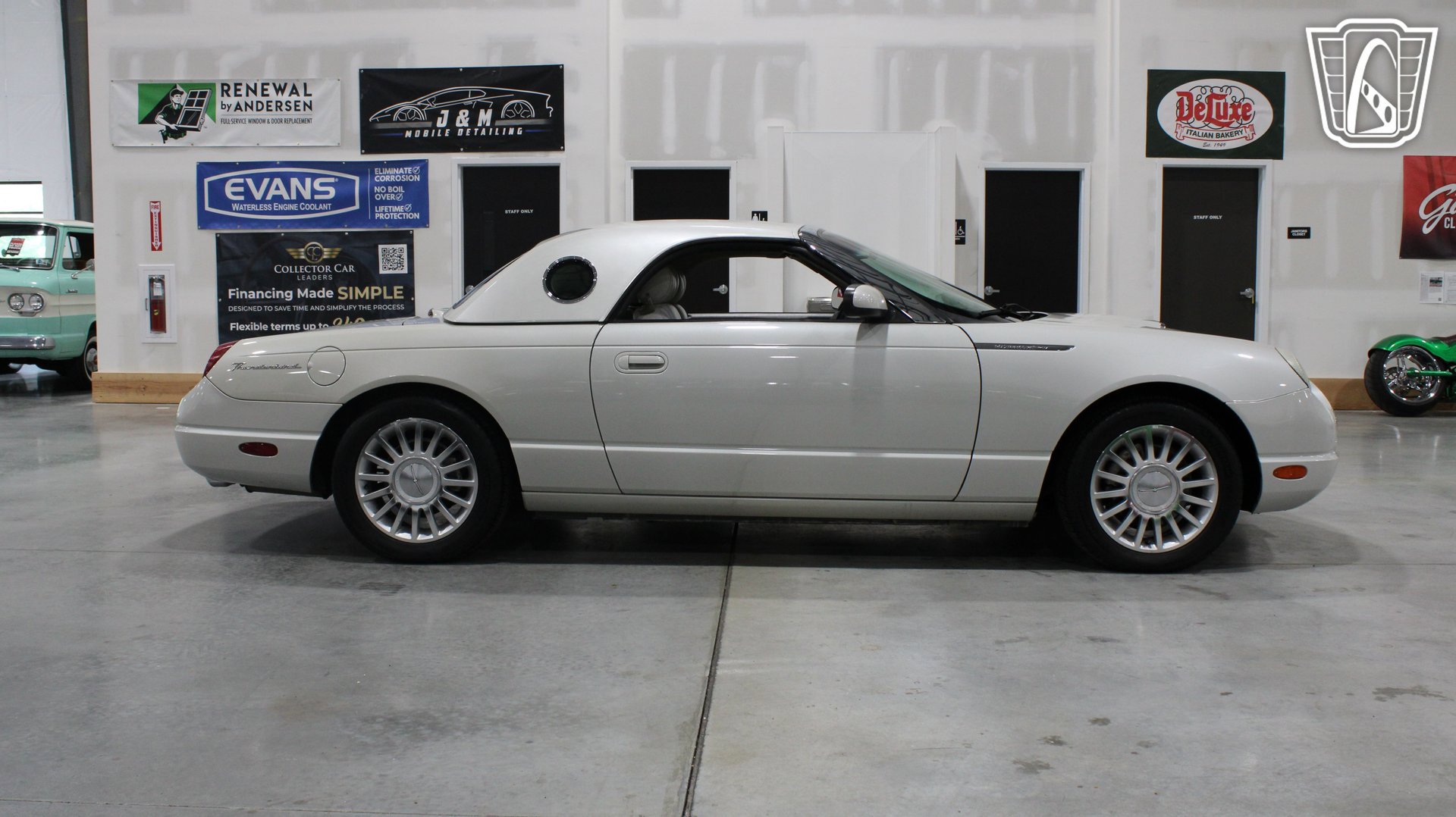 Used 2005 Ford Thunderbird 50th Anniversary RWD image 29