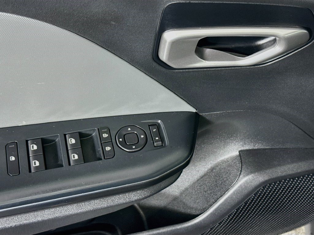 Used 2025 Kia K4 FWD image 23