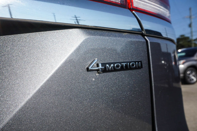 Used 2025 Volkswagen Atlas SE AWD/4WD image 7