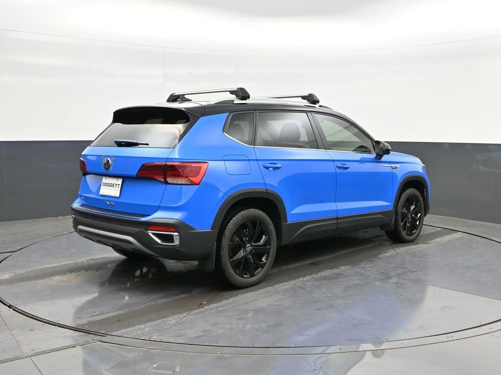 Used 2024 Volkswagen Taos SE w/ Panoramic Sunroof Package image 11