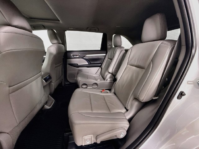 Used 2019 Toyota Highlander XLE AWD/4WD image 26