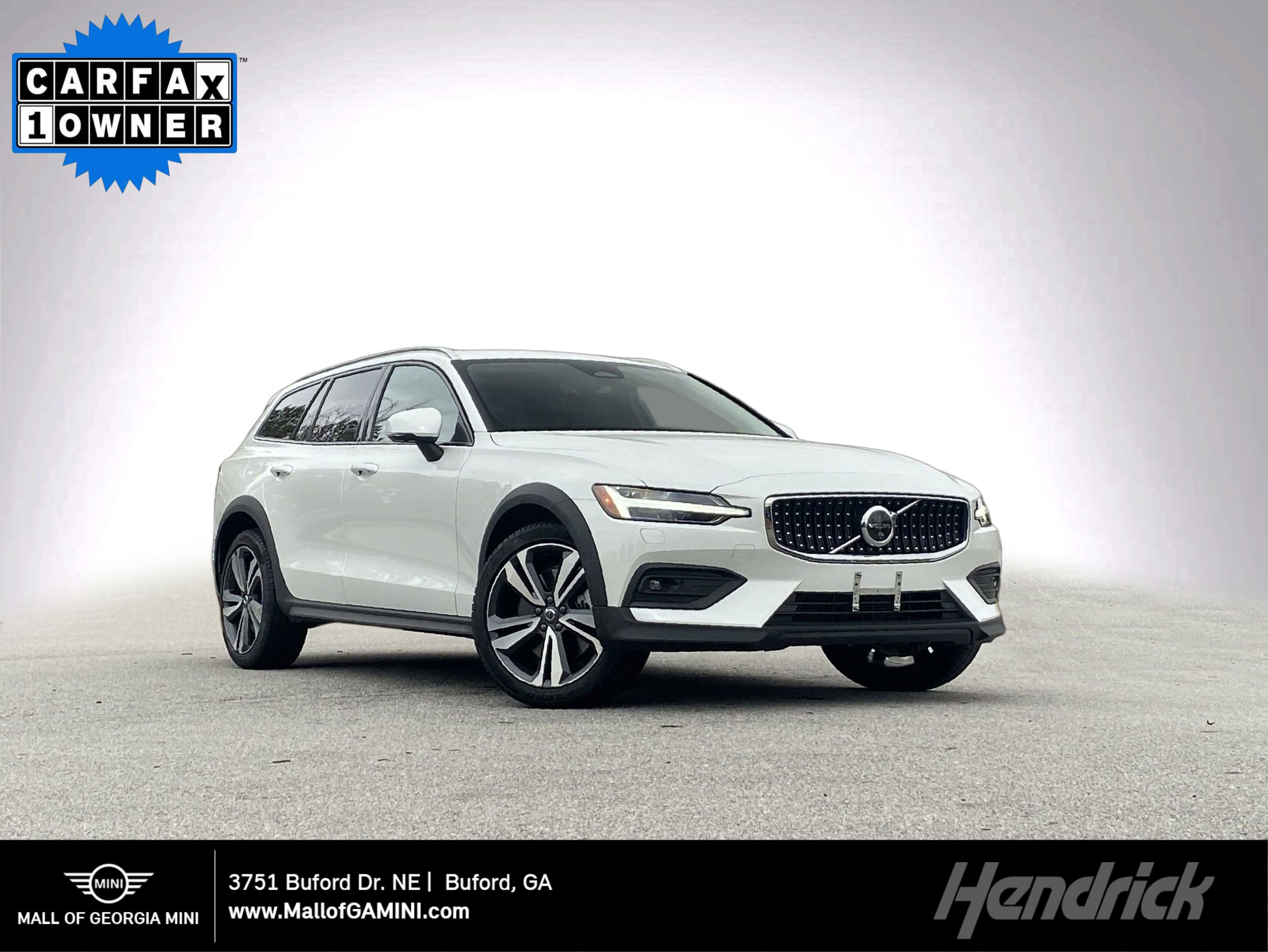 Used 2025 Volvo V60 B5 Cross Country Plus image 1