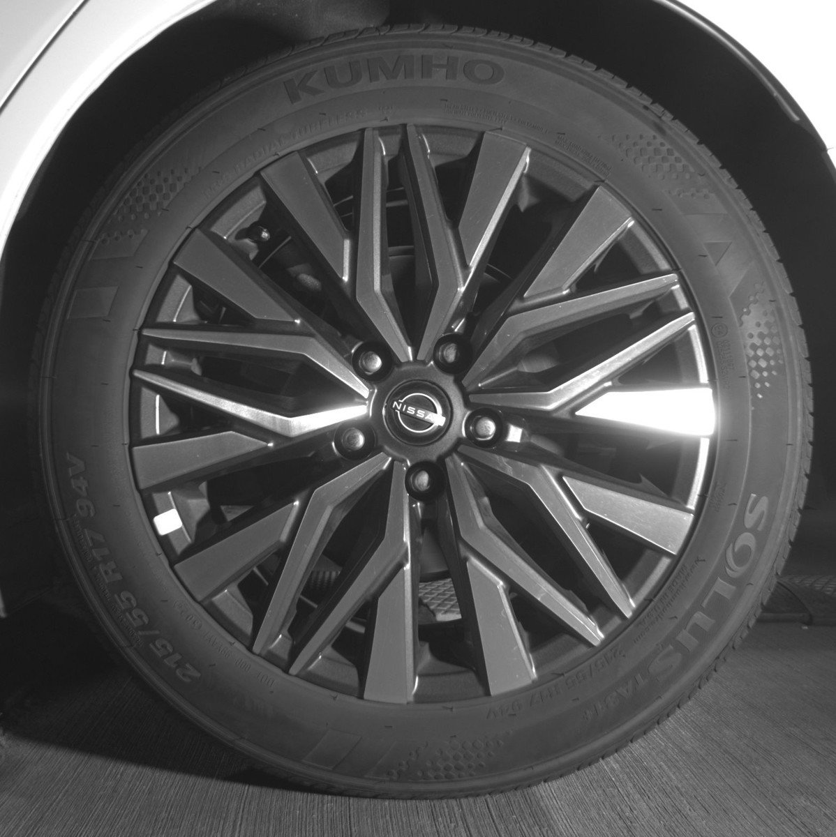 Used 2025 Nissan Altima 2.5 SV FWD image 14