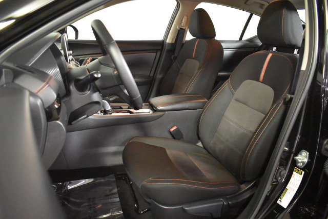 Certified 2025 Nissan Sentra SR w/ Midnight Edition FWD image 9