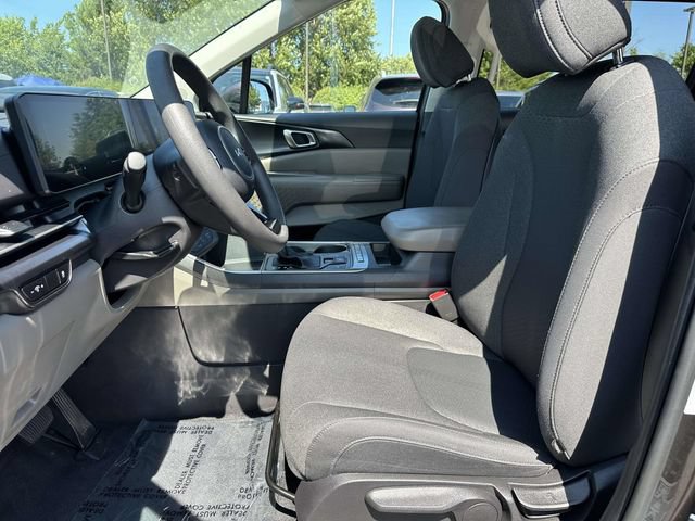 Used 2025 Kia Carnival LX FWD image 14