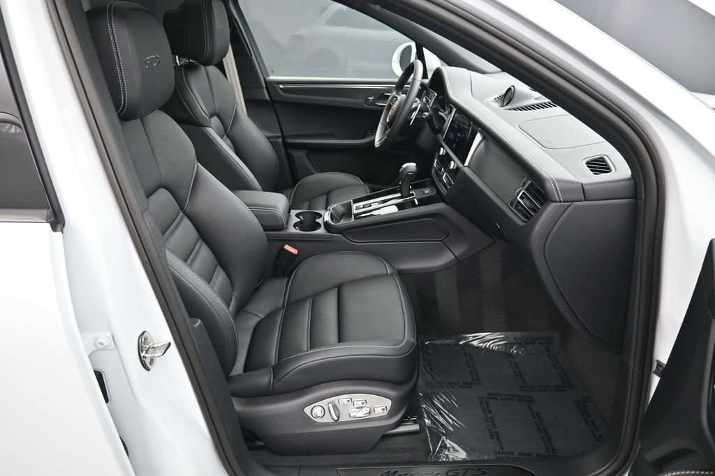 Certified 2026 Porsche Macan GTS AWD/4WD image 32