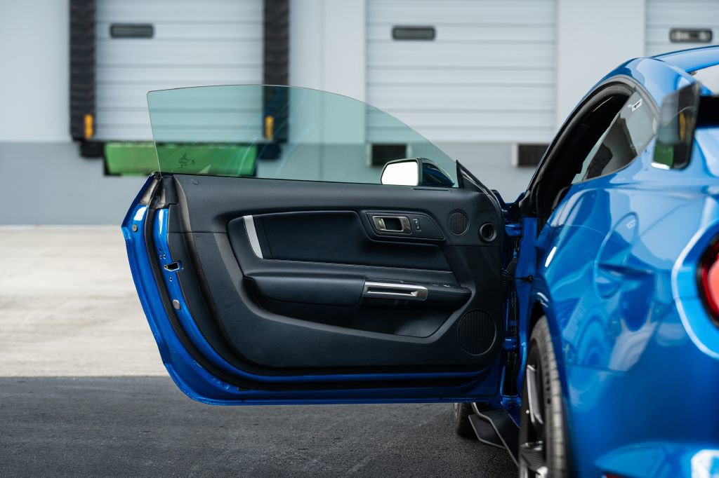 Used 2021 Ford Mustang Shelby GT500 w/ Carbon Fiber Track Pack image 24