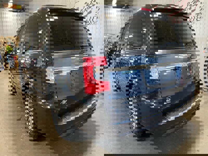 Used 2014 Chrysler Town & Country Touring-L w/ Driver Convenience Group image 3