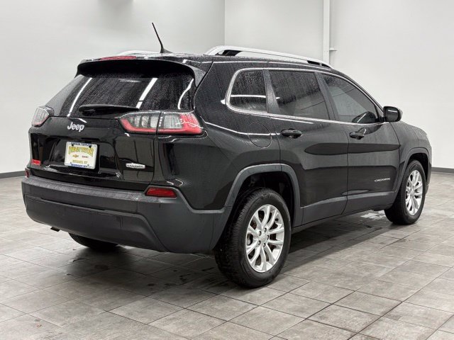 Used 2019 Jeep Cherokee Latitude w/ Cold Weather Group FWD image 2