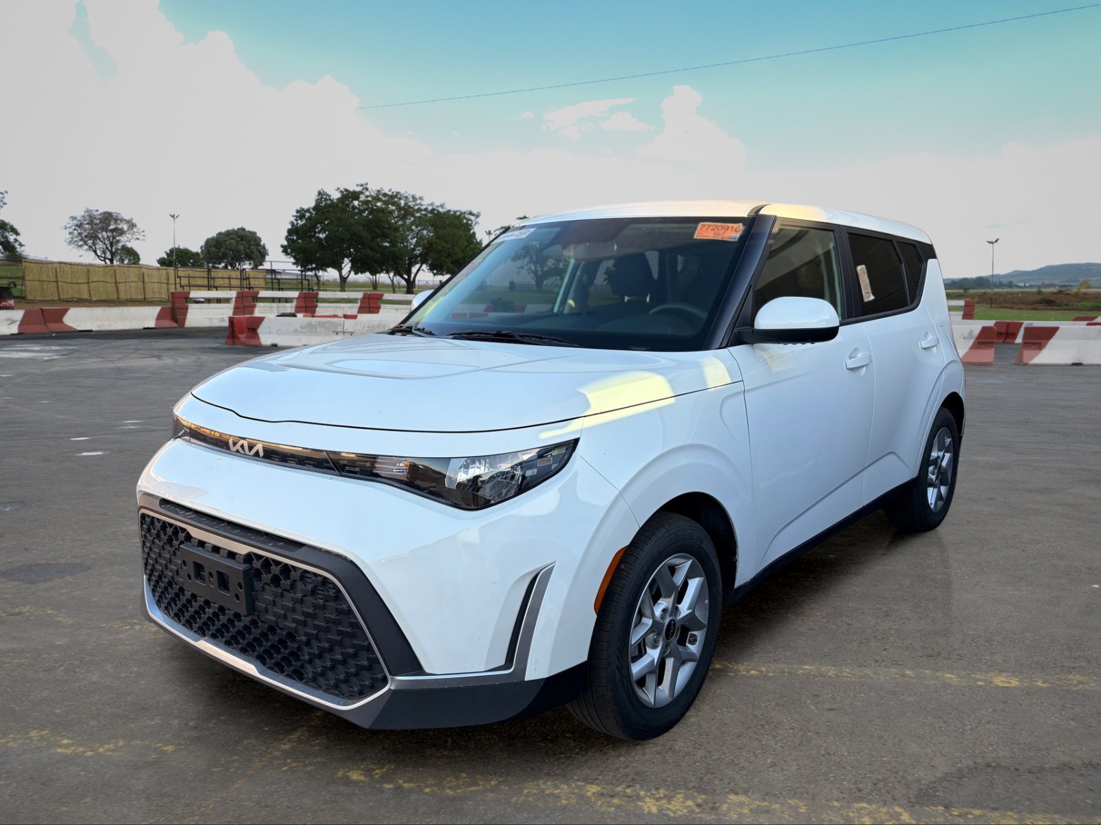 Certified 2025 Kia Soul LX FWD image 5